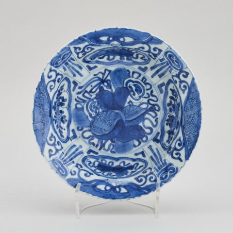 A CHINESE BLUE AND WHITE KRAAK KLAPMUTSEN, 1st Half of 17th century