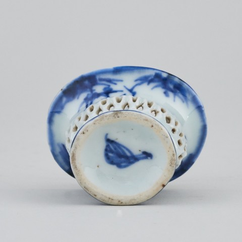 A RARE CHINESE BLUE AND WHITE MINIATURE RETICULATED BASKET , Kangxi (1662 - 1722)