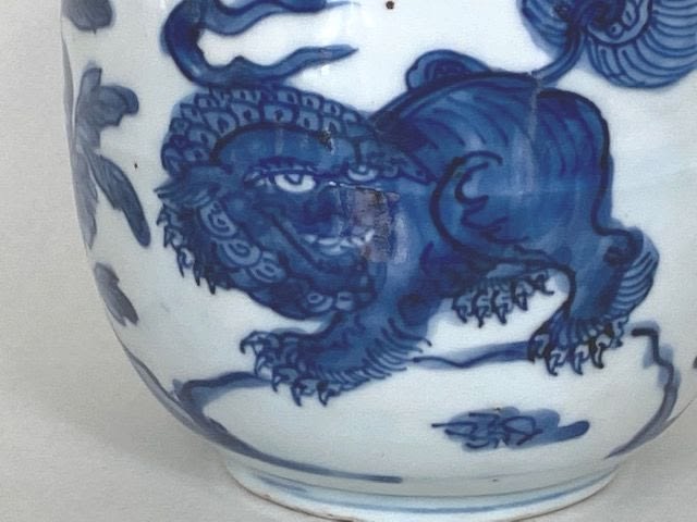 A CHINESE BLUE AND WHITE JAR, Ming Dynasty (1368-1644), Wanli Period (1572-1620)