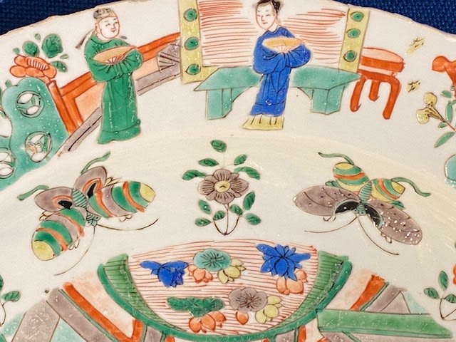 A CHINESE KANGXI LARGE FAMILLE VERTE DISH, Kangxi (1662 – 1722)