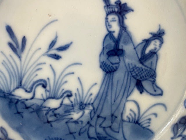 An Interesting Chinese Blue and White 'Dame au Parasol' Saucer, Qianlong (1736-1795)
