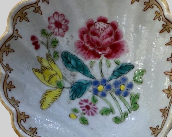 AN UNUSUAL FAMILLE ROSE SWEETMEAT DISH, Qianlong (1736-1795), c. 1765.
