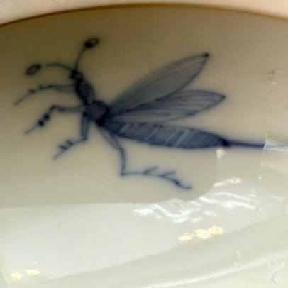 A PAIR OF FINE CHINESE BLUE AND WHITE PRONK ‘DAME AU PARASOL’ DISHES, Qianlong (1736 – 1795), ca. 1736-1740.