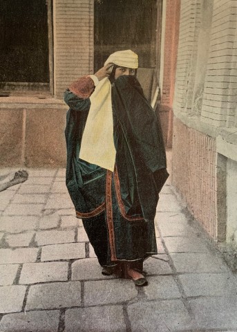 Antoin Sevruguin, Persane en costume de ville, 1897