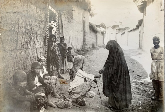 Antoin Sevruguin, A woman giving money to a poor man, Late 19th Century or early 20th Century