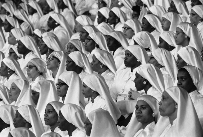 Gordon Parks Untitled, Chicago, Illinois, 1963 Silver Gelatin Print 27.9 x 35.6 cm, 11 x 14 ins
