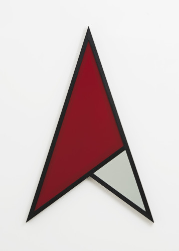 Robert Mapplethorpe Arrow, 1983 Unique, coloured glass (red), wire mesh and wood 122 x 78.7 cms / 48 x 31 inches