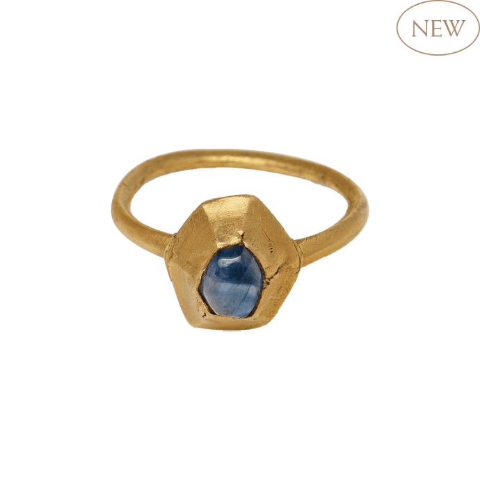 Tart Mold Ring with sapphire cabochon