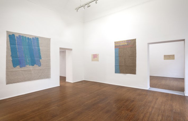 Giorgio Griffa. Un mondo astratto non basta, installation view
