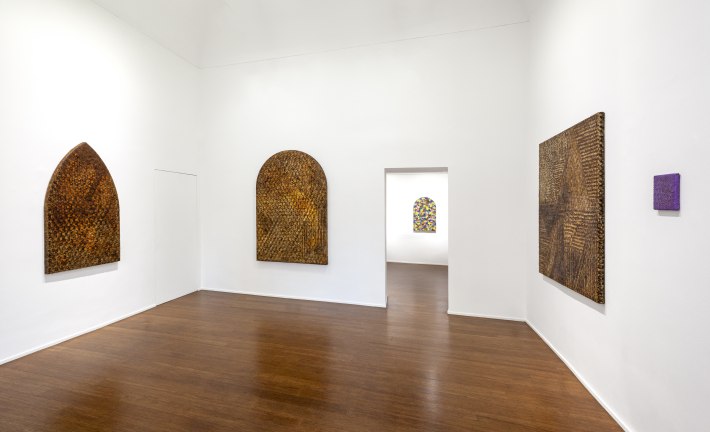 Alan Bee. Pitture, installation view