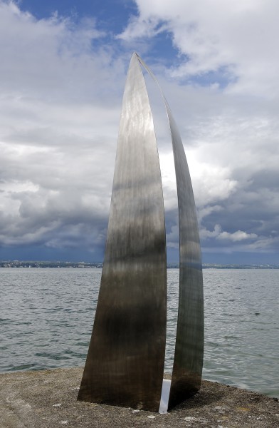 Harmonie, 2007, Polished stainless steel, Edition of 3, H: 290cm