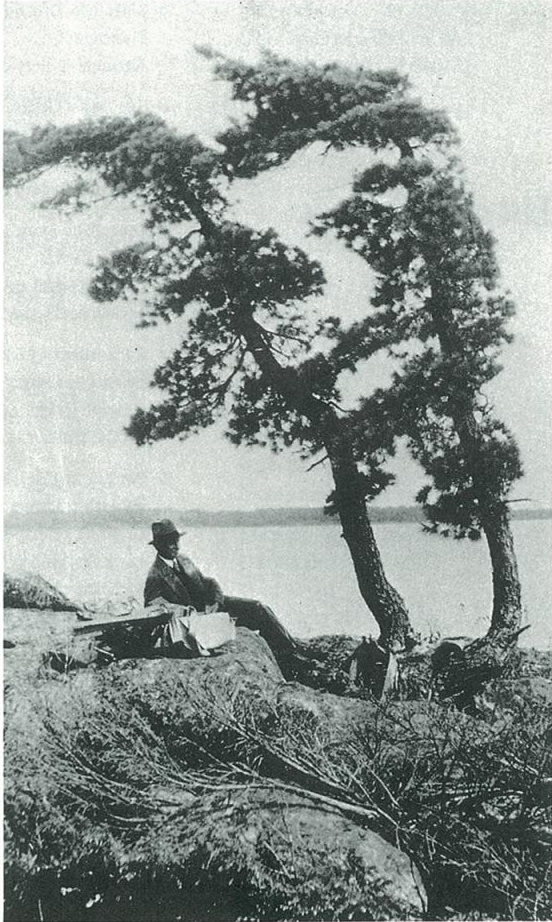 Fig. 2J.E.H. MacDonald sketching under the shade of a poplar tree during his trip to Sturgeon Bay in 1931.