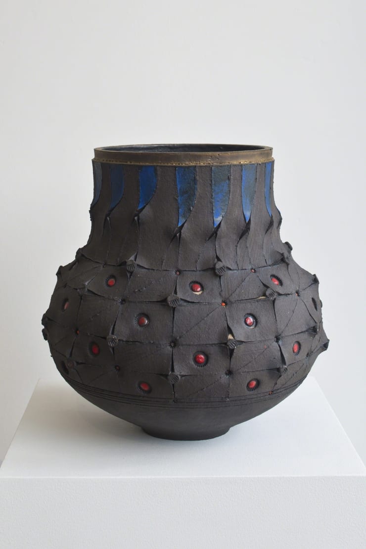 Andile Dyalvane, Scarified honeycomb Udu vase, 2016