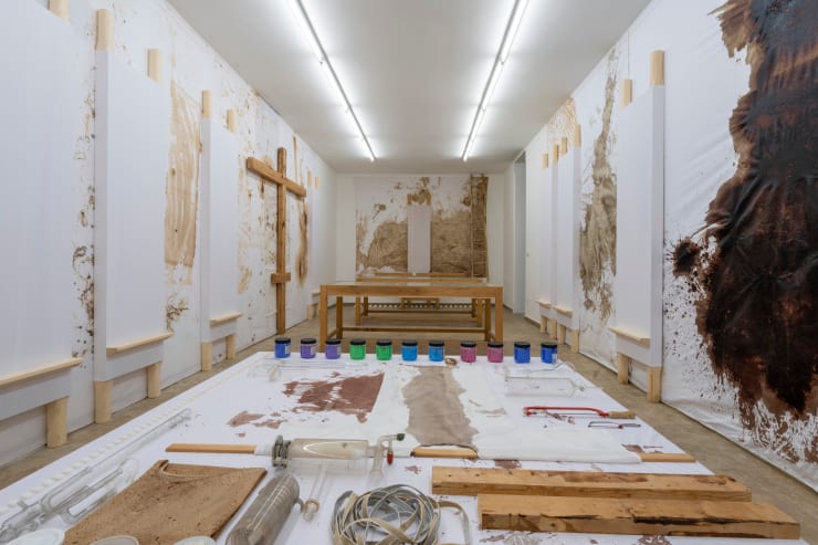 Hermann Nitsch, Allestimento Biennale, 2022-2024 Bayreuth Walkure e Relitti, 158.aktion, Museo H. Nitsch, Napoli. Courtesy Fondazione Morra