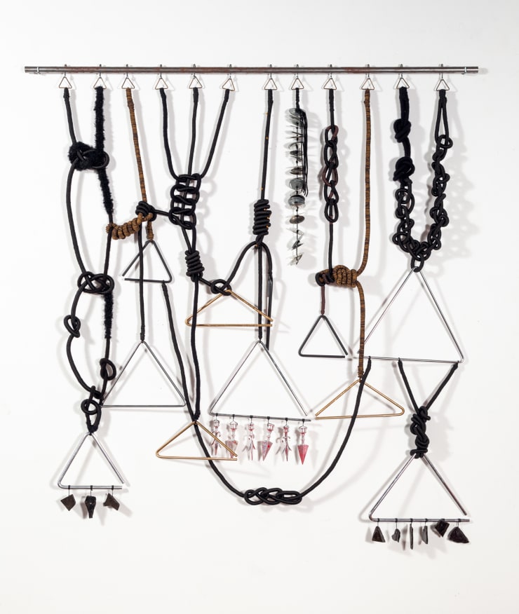 Vivian Caccuri, Tríade Dark, 2020