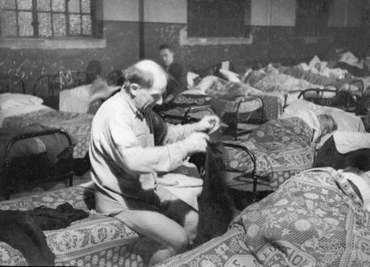 Bert Hardy, Life in the Elephant - Salvation Army Hostel, 1948