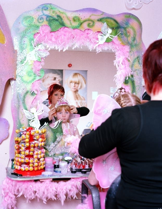Anna Fox, Resort 1, Hair and Make Up Shop, 2010