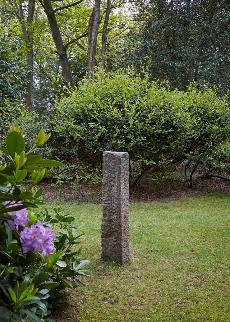 Gavin Turk, Kissing Stone, 2012