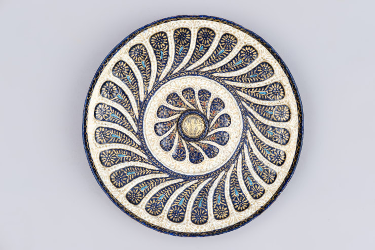 Plate with a medallion presenting the coat of arms of the Dolfini Family , Venice, late 15th Century