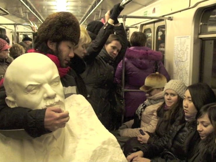Yoshinori Niwa, Looking for Vladimir Lenin at Moscow apartments, 2012