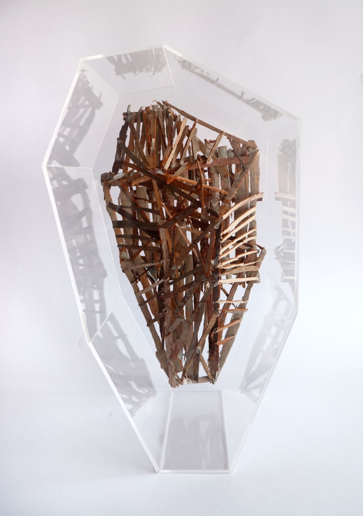 Virginia Guilisasti Rostro (Face), 2024 Sculpture made of tree barks attached with glue and pieces of found mirrors in a transparent acrylic box (Can be placed on a wall or on a horizontal support) 45 x 24 x 26,5 cm