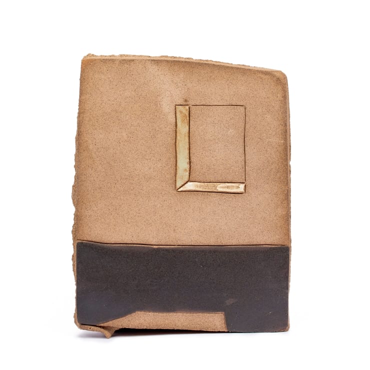 Angela Castillo La oficina de la sombra (The shadow office), 2022 Glazed ceramic 11,5 x 15,5 x 1 cm.