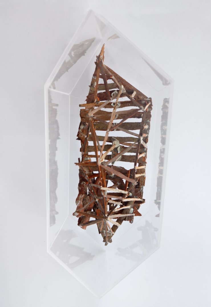Virginia Guilisasti Columna (Column), 2024 Sculpture made of tree barks attached with glue and pieces of found mirrors in a transparent acrylic box (Can be placed on a wall or on a horizontal support) 40 x 14,5 x 14 cm