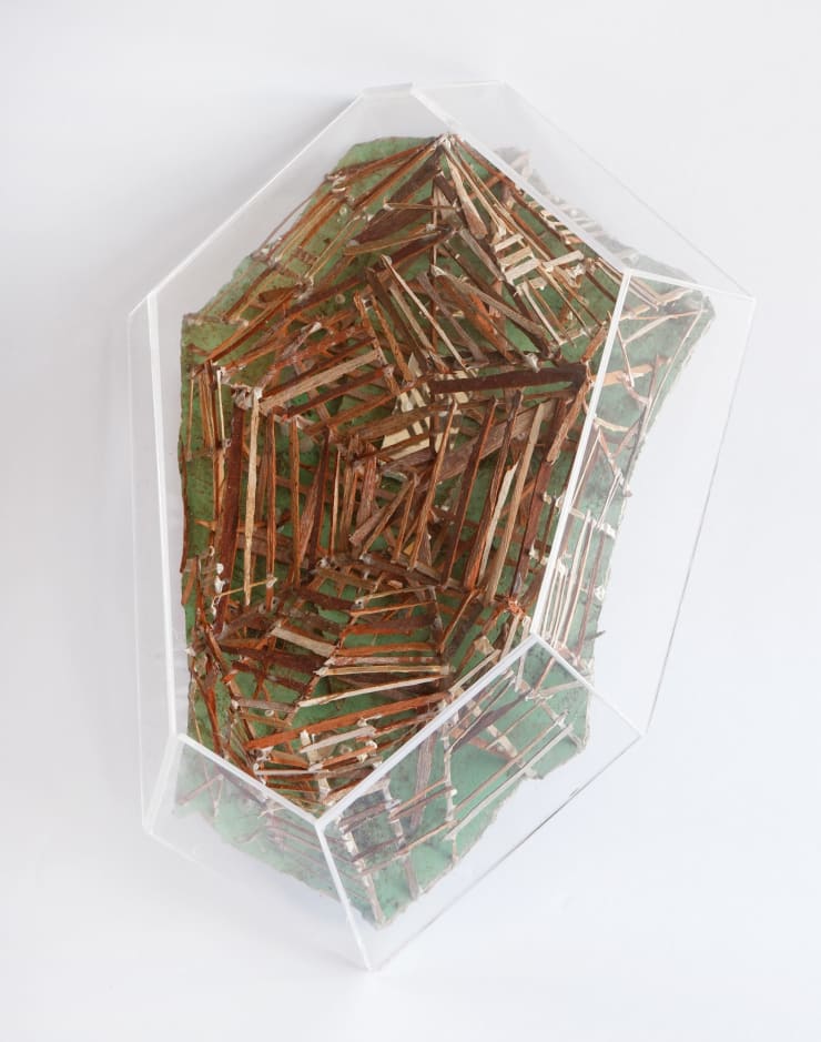 Virginia Guilisasti Reflexión (Reflexion), 2024 Sculpture made of tree barks attached with glue and pieces of found mirrors in a transparent acrylic box (Can be placed on a wall or on a horizontal support) 40 x 59 x 18 cm