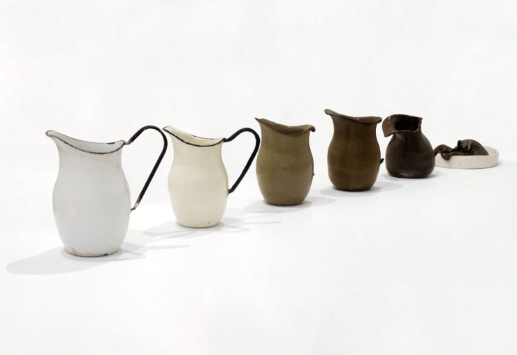 Javiera Castillo Jarra (Jar), 2021 Five reproductions of an enameled jug deformed by mixing soil with porcelain (1220-1260°c.) and photographic print from a digitalized 35mm negative, Epson Enhanced Matte 200 gr. paper. 200 x 50 x 60 cm aprox, fotografía 70 x 110 cm