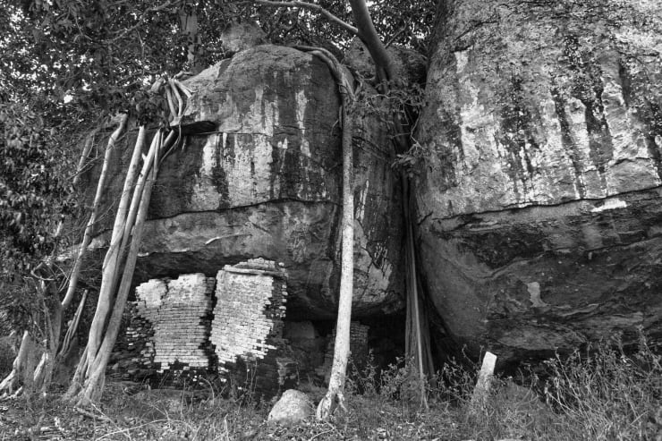Tavish Gunasena, Boulders with drip ledge, 2015