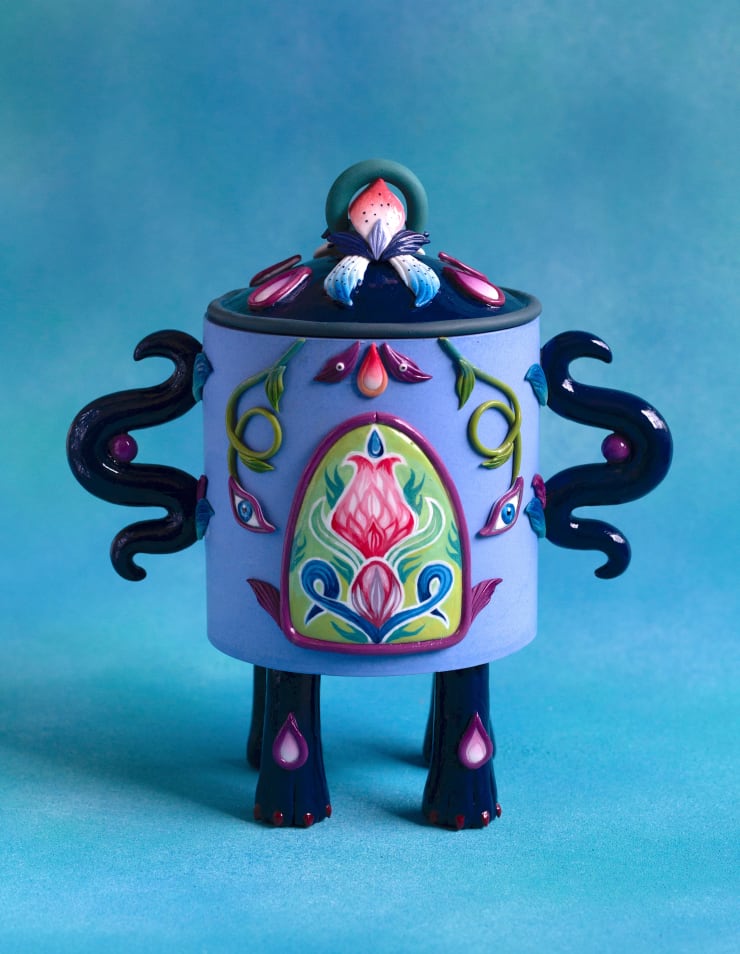 Hannah Lim, The Jade Window Snuff Bottle, 2023