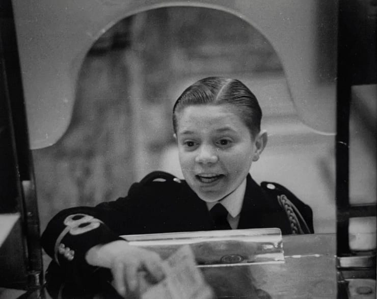 Kurt Hutton, Box Office (Boy), 1939