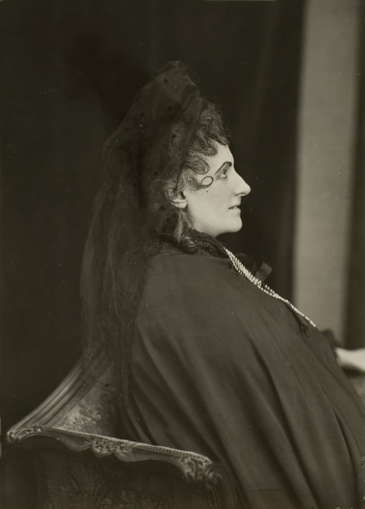 The Countess of Castiglione in collaboration with Pierre-Louis Pierson, La Comtesse de Castiglione - Série Sainte Cécile et Rachel, 1893