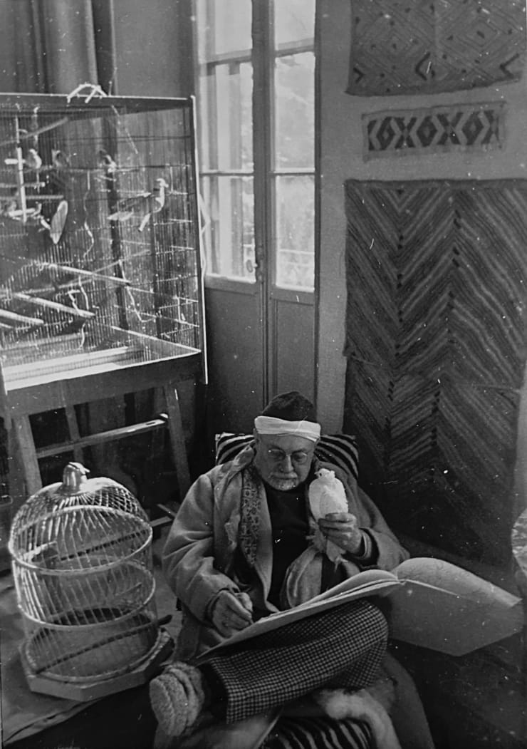 Henri Matisse drawing a dove. Villa "Le Rêve", Vence, February 1944