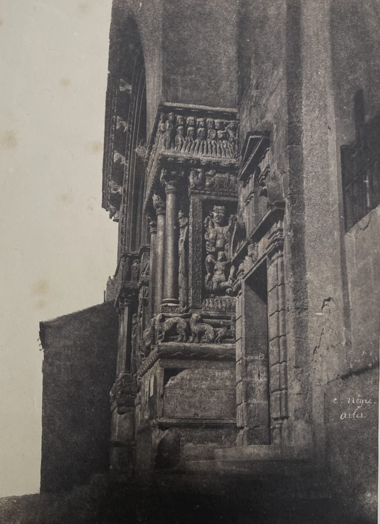 Arles, profil du cote du portail de Saint-Trophime