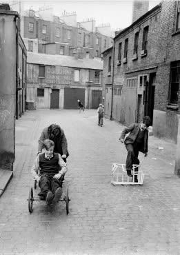 Roger Mayne, Addison Place, W. 11 (boys and go-cart), 1956