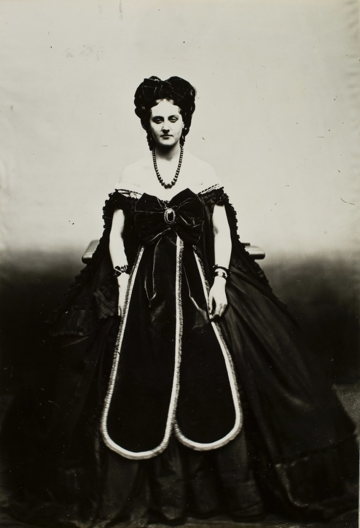 The Countess of Castiglione in collaboration with Pierre-Louis Pierson, La Comtesse de Castiglione - Le Noeud Rouge, 1861-1867