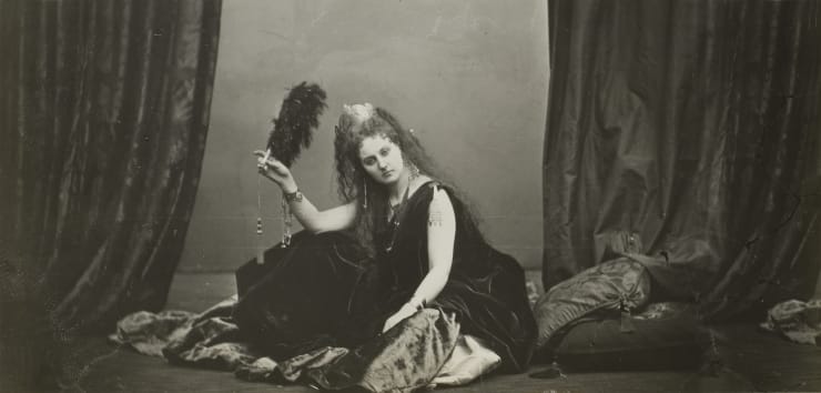 The Countess of Castiglione in collaboration with Pierre-Louis Pierson, La comtesse de Castiglione - L'innocence, variation sur La Reine D'Etrurie, 1863