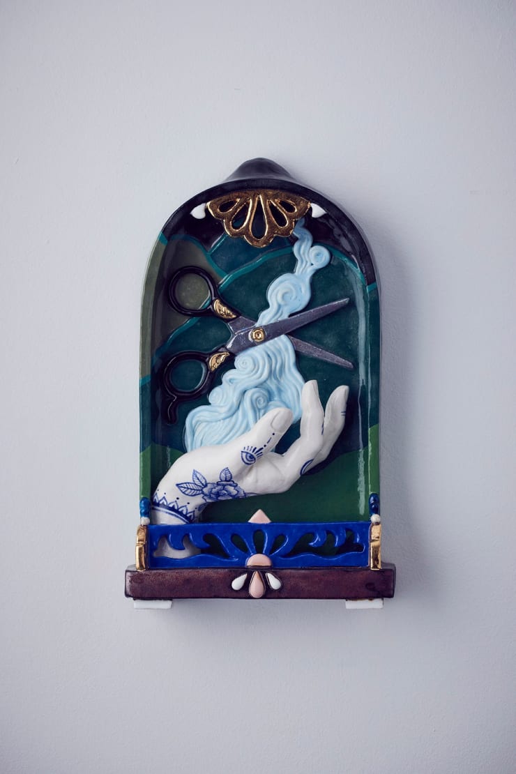 Anne Athena Magic Hands - Breaking the Bond, 2022 Hand sculpted ceramic relief, under and overglaze paintedwith ceramic pigment and gold lustre 30 x 16 x 5 cm 11 3/4 x 6 1/4 x 2 inches