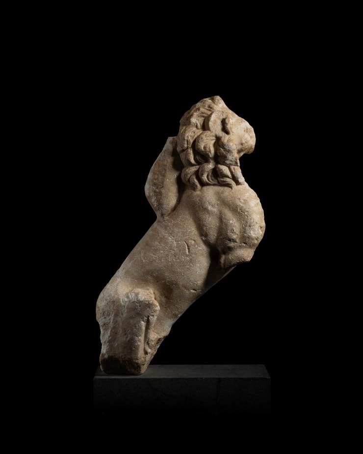 Roman, A Roman marble lion trapezophoros, circa 2nd century AD