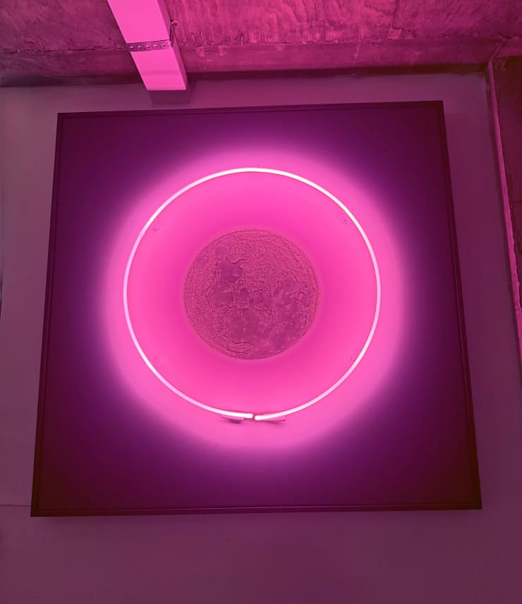 .Radiant Moon - neon AP