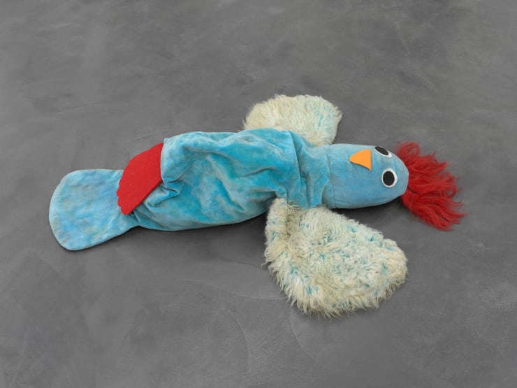 Amanda Ross-Ho Untitled Prey (INDOOR BIRD), 2023 Faux fur, fleece, felt, polyfil, thread, wax, acrylic paint and shoe polish 127 x 101.6 x 15.2 cm 50 x 40 x 6 in