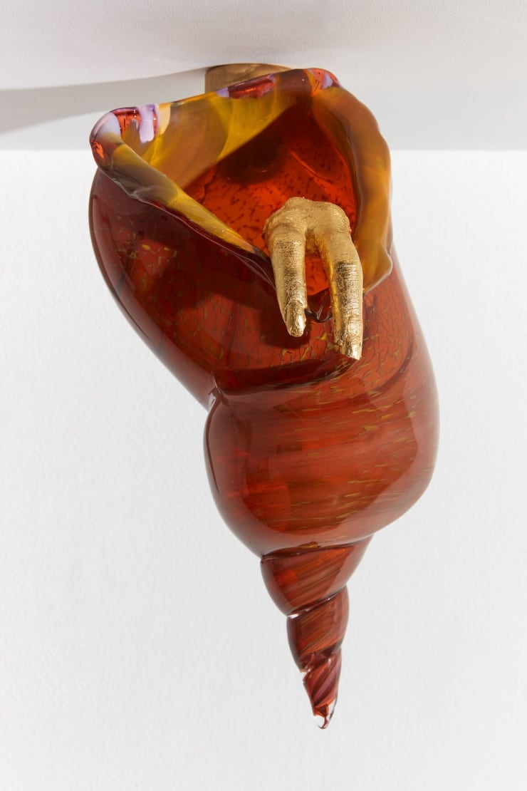 Kelly Akashi Peeking , 2021 Hand-blown glass, brass, silicone, gold leaf 38 x 20.5 x 16.5 cm 15 x 8 x 6.5 in