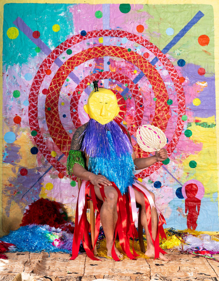 Telly Tuita, Diaspora’s Children: Seated Yellow Figure 4 with Ili (Fan) , 2022