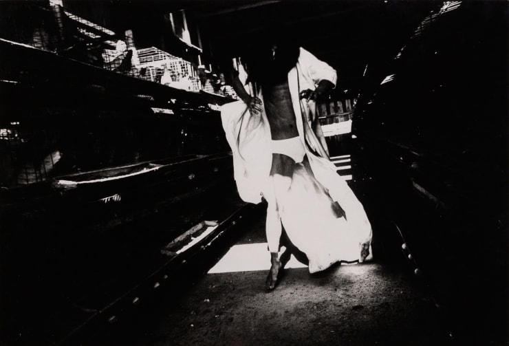 高梨豊: 鶏小屋の土方巽, Photograph by Yutaka Takanashi, Tatsumi Hijikata inside a Chicken Coop