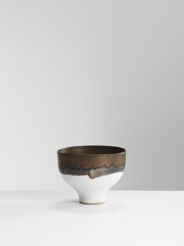Lucie Rie, White bowl with Manganese rim, c1978