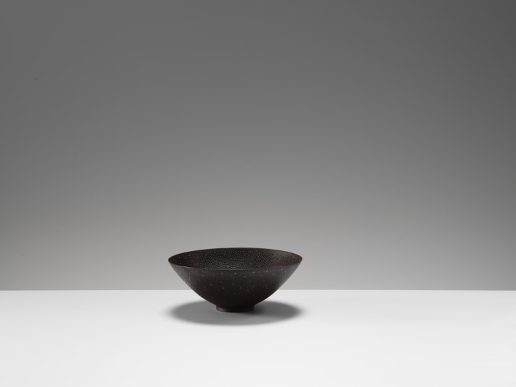 Akio Niisato, Black Light Bowl, 2021