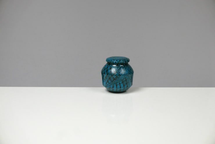Maeda Masahiro, Tea caddy with overglaze enamels, 2022