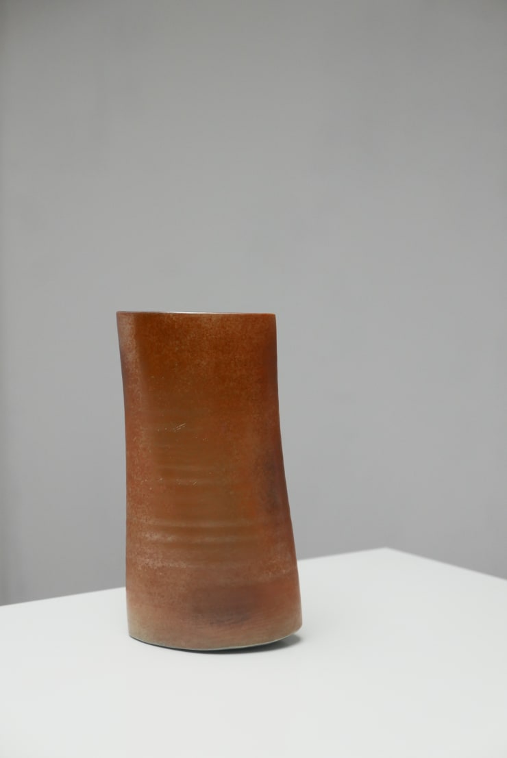 Joanna Constantinidis, Squeezed Leaning Vase