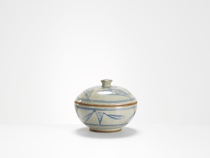 Ladi Kwali, Lidded Vessel with Fish decoration